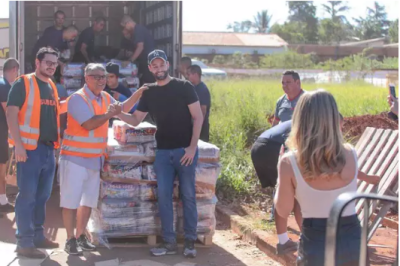 Imagem da notícia Cantor de MS doa 4,3 toneladas de alimentos para o Rio Grande do Sul